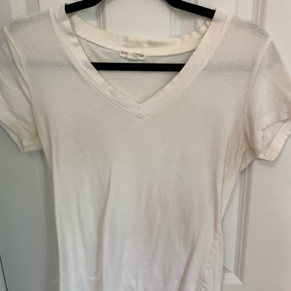 White v neck tee